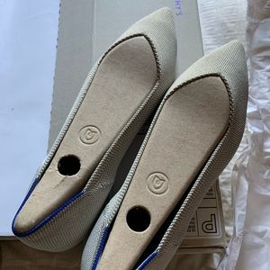 ROTHY’S 8.5 “the point” flat in Flax Birdseye